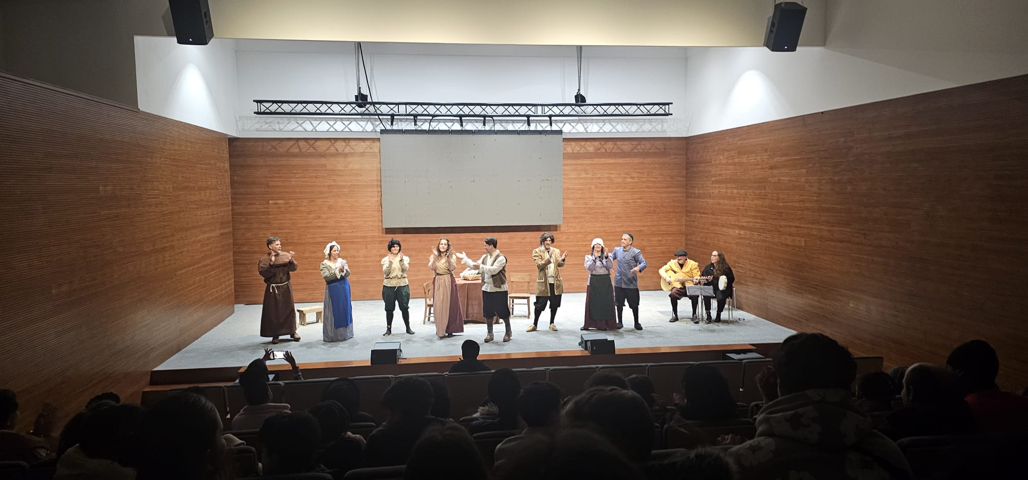 Educação em Cena - Teatro – Farsa de Inês Pereira- GIL VICENTE